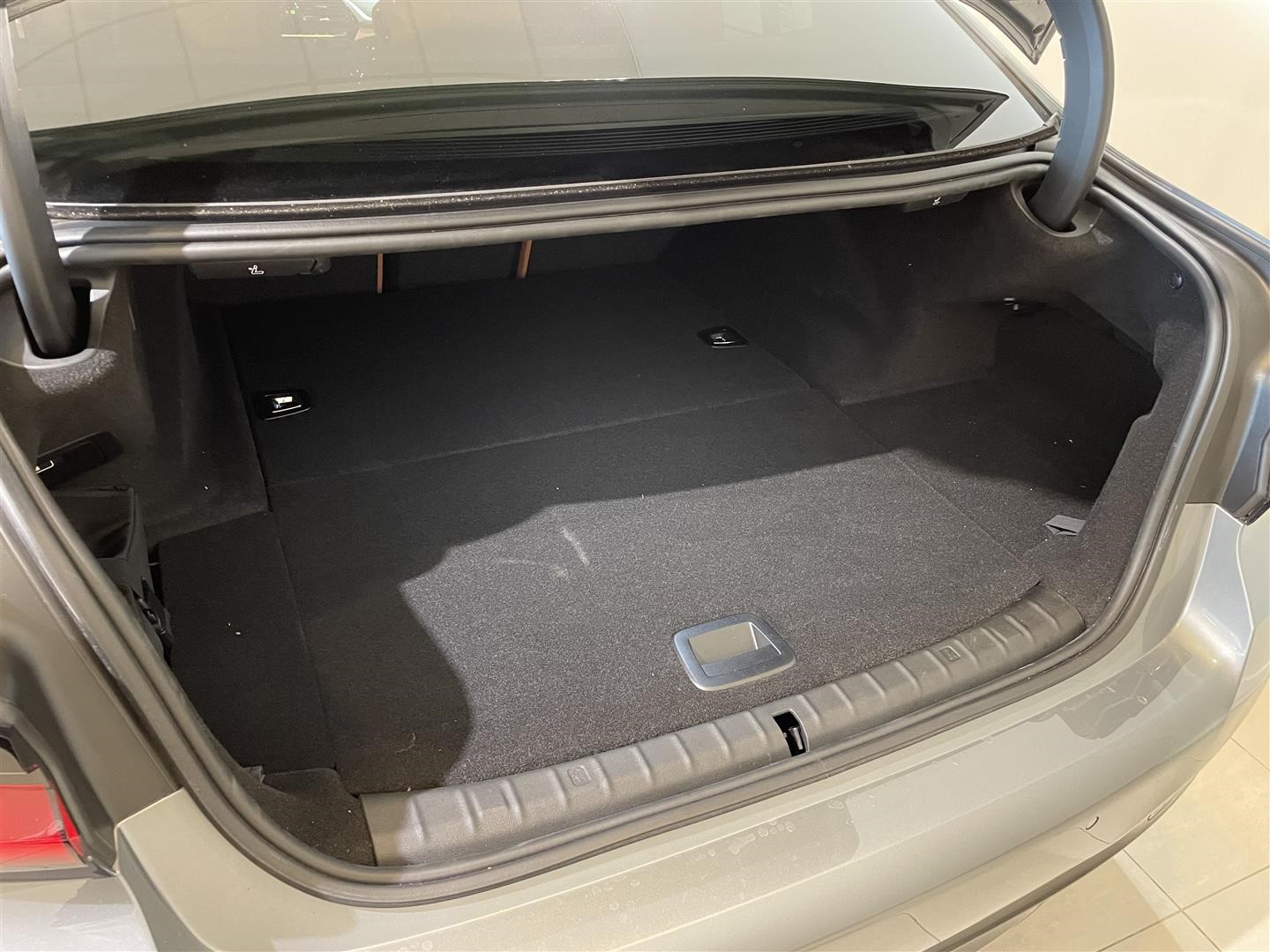 Sedan M-Sport Dragkrok Navigation HiFi Parking Assist_10