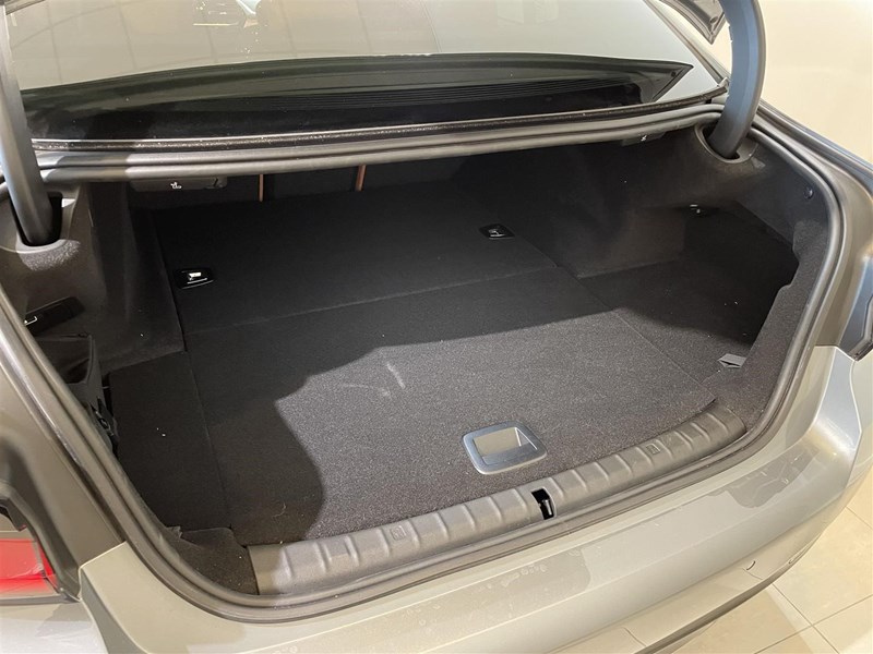 Sedan M-Sport Dragkrok Navigation HiFi Parking Assist_10