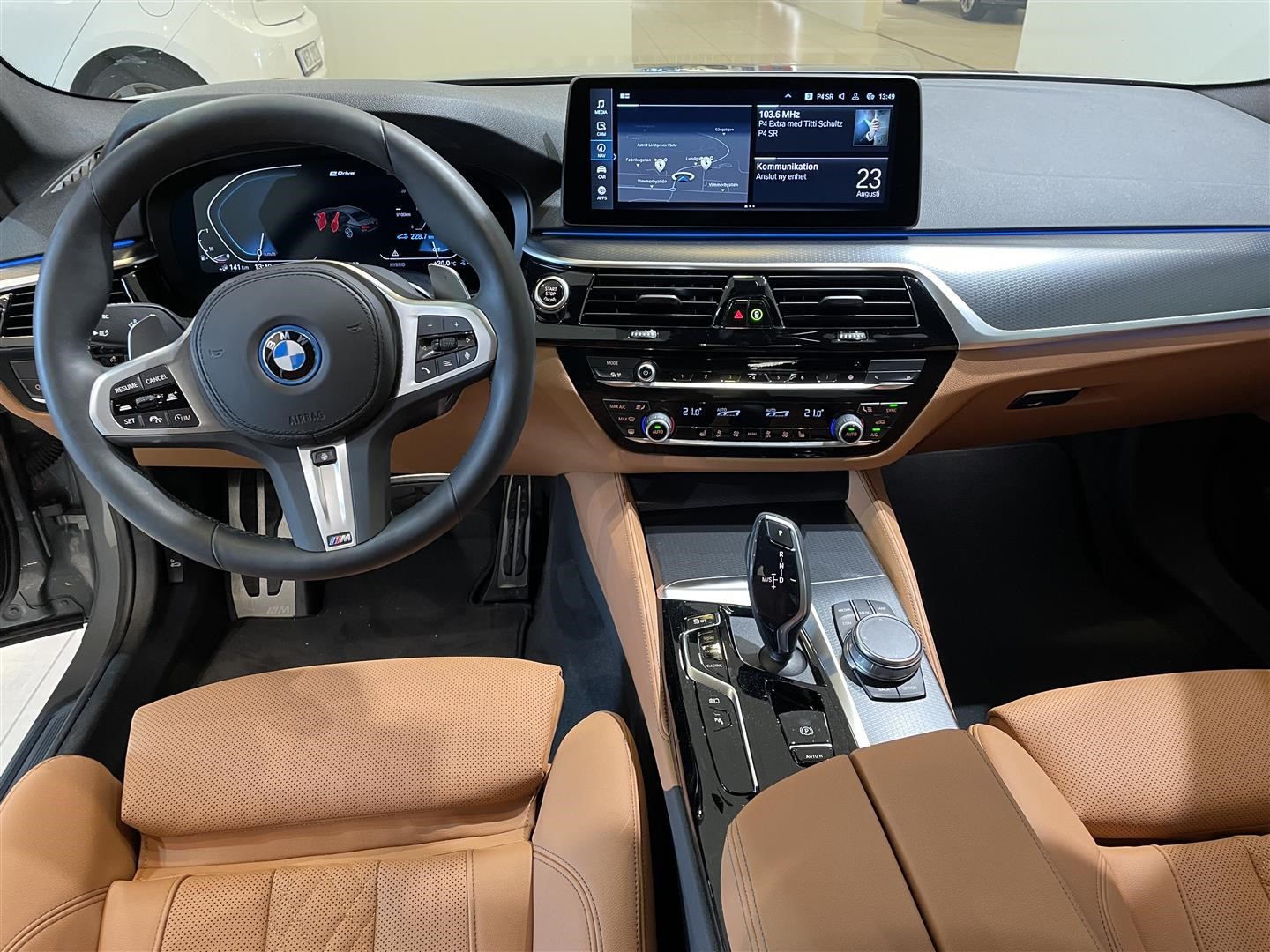 Sedan M-Sport Dragkrok Navigation HiFi Parking Assist_11