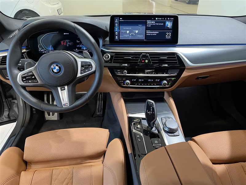 Sedan M-Sport Dragkrok Navigation HiFi Parking Assist_11