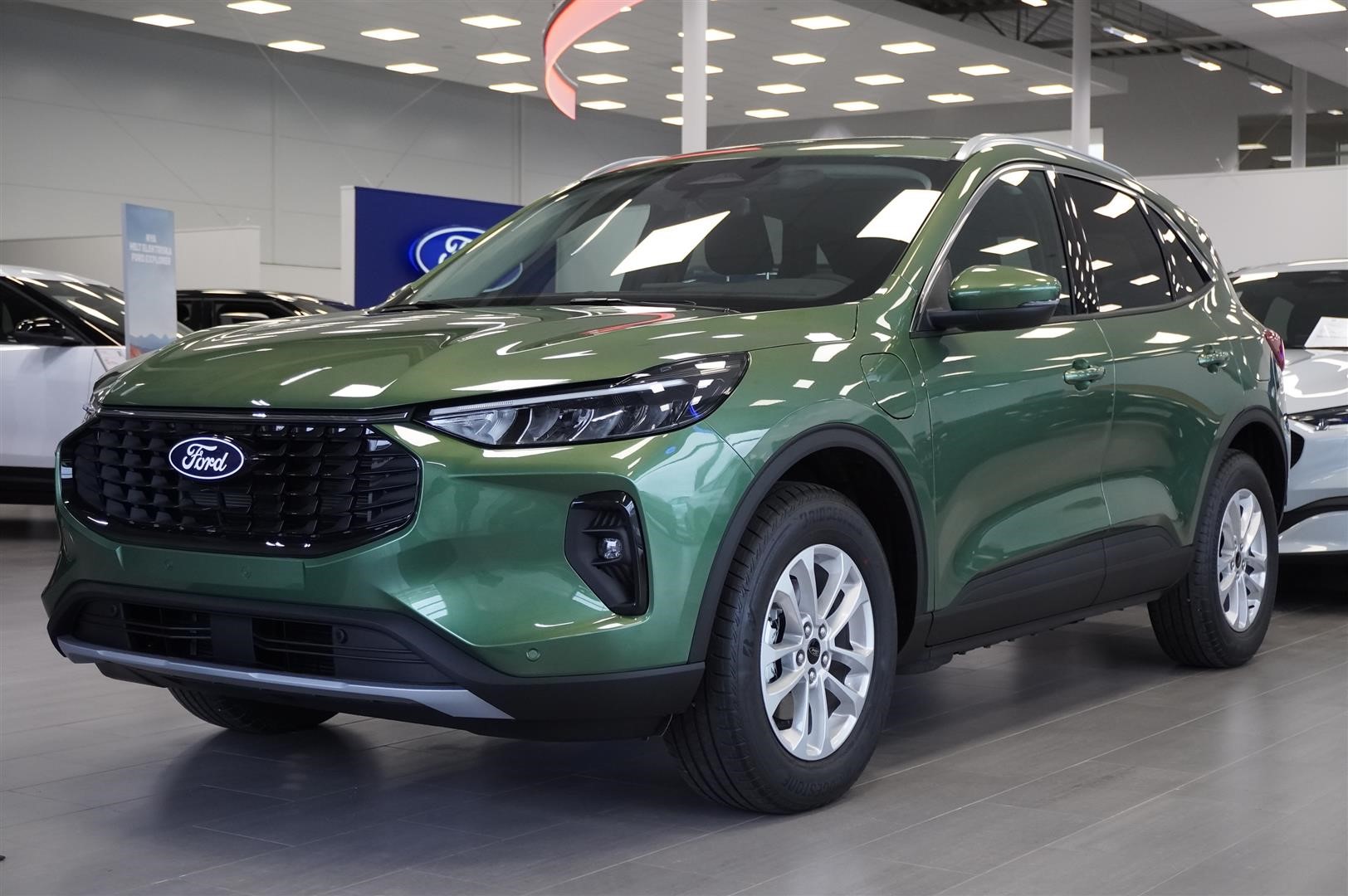 Titanium 2.5 Plug-In Hybrid FWD 243hk CVT