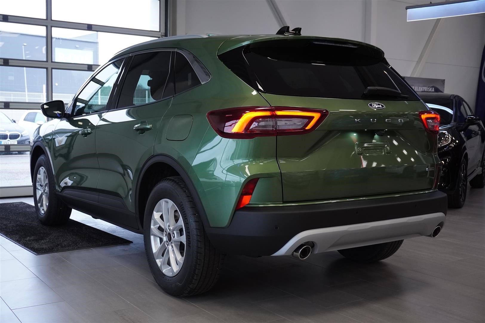 Titanium 2.5 Plug-In Hybrid FWD 243hk CVT_5
