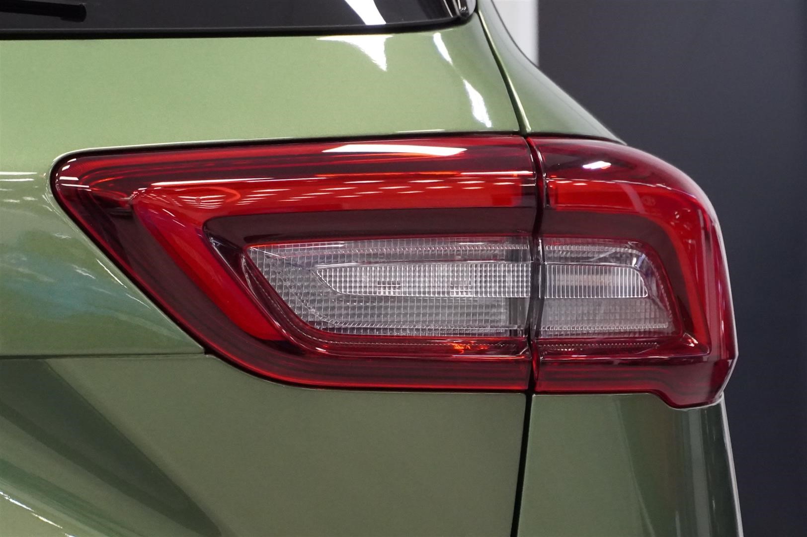 Titanium 2.5 Plug-In Hybrid FWD 243hk CVT_8