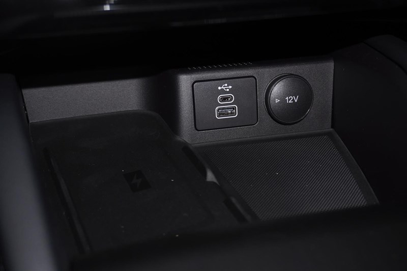 Titanium 2.5 Plug-In Hybrid FWD 243hk CVT_22