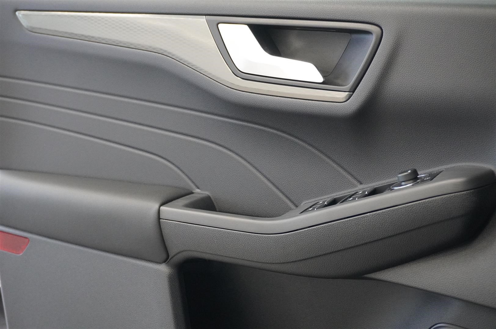 Titanium 2.5 Plug-In Hybrid FWD 243hk CVT_26