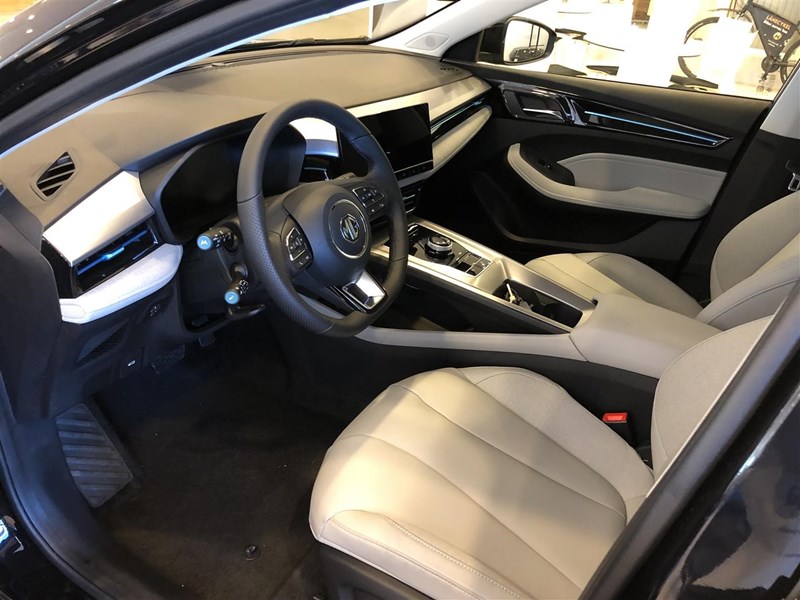 MG MG5 Electric LR Lux 61kWh_1