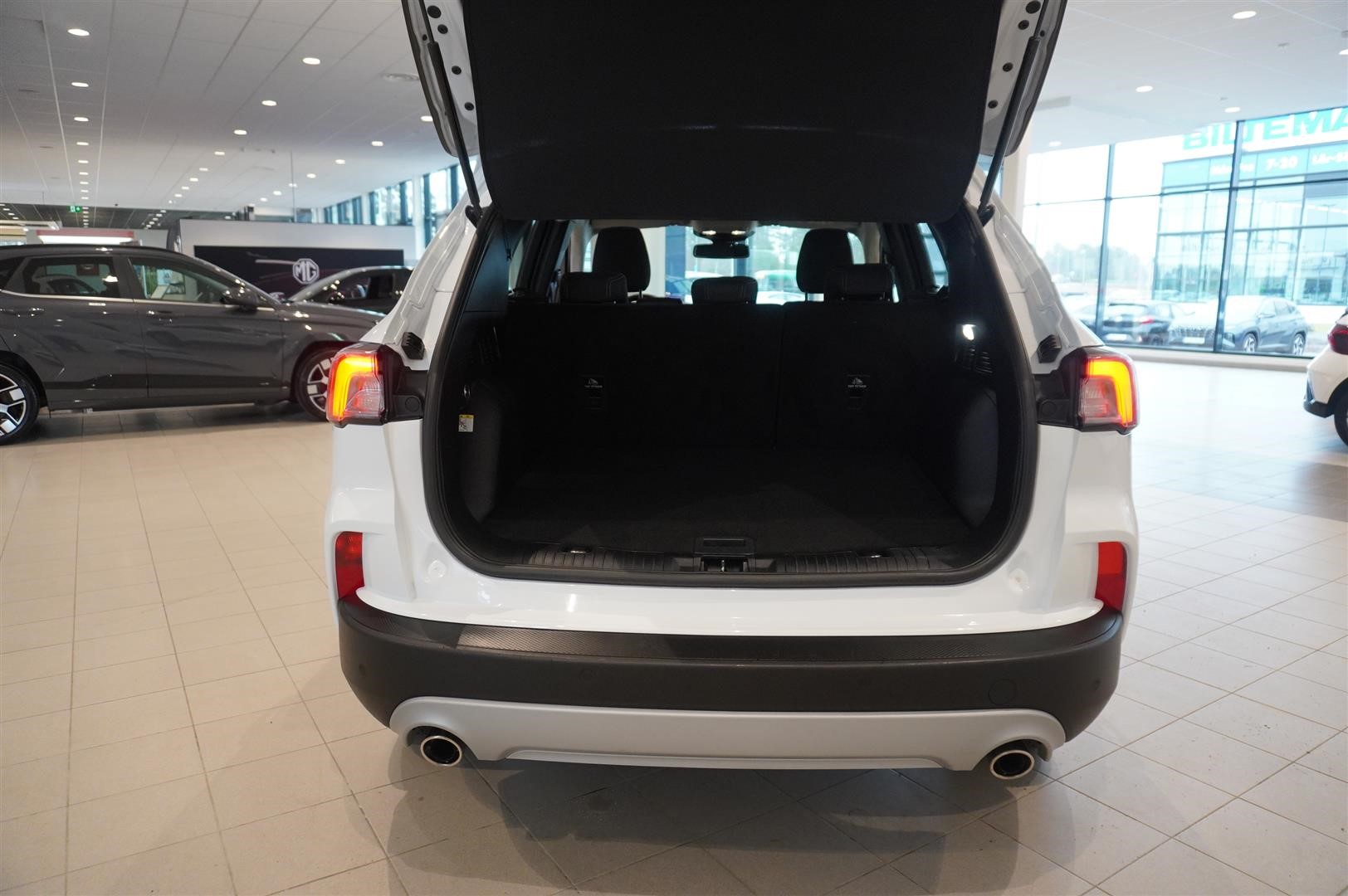 Plug-In Hybrid Titanium_12