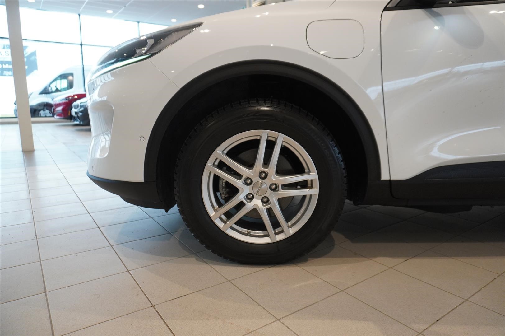 Plug-In Hybrid Titanium_13
