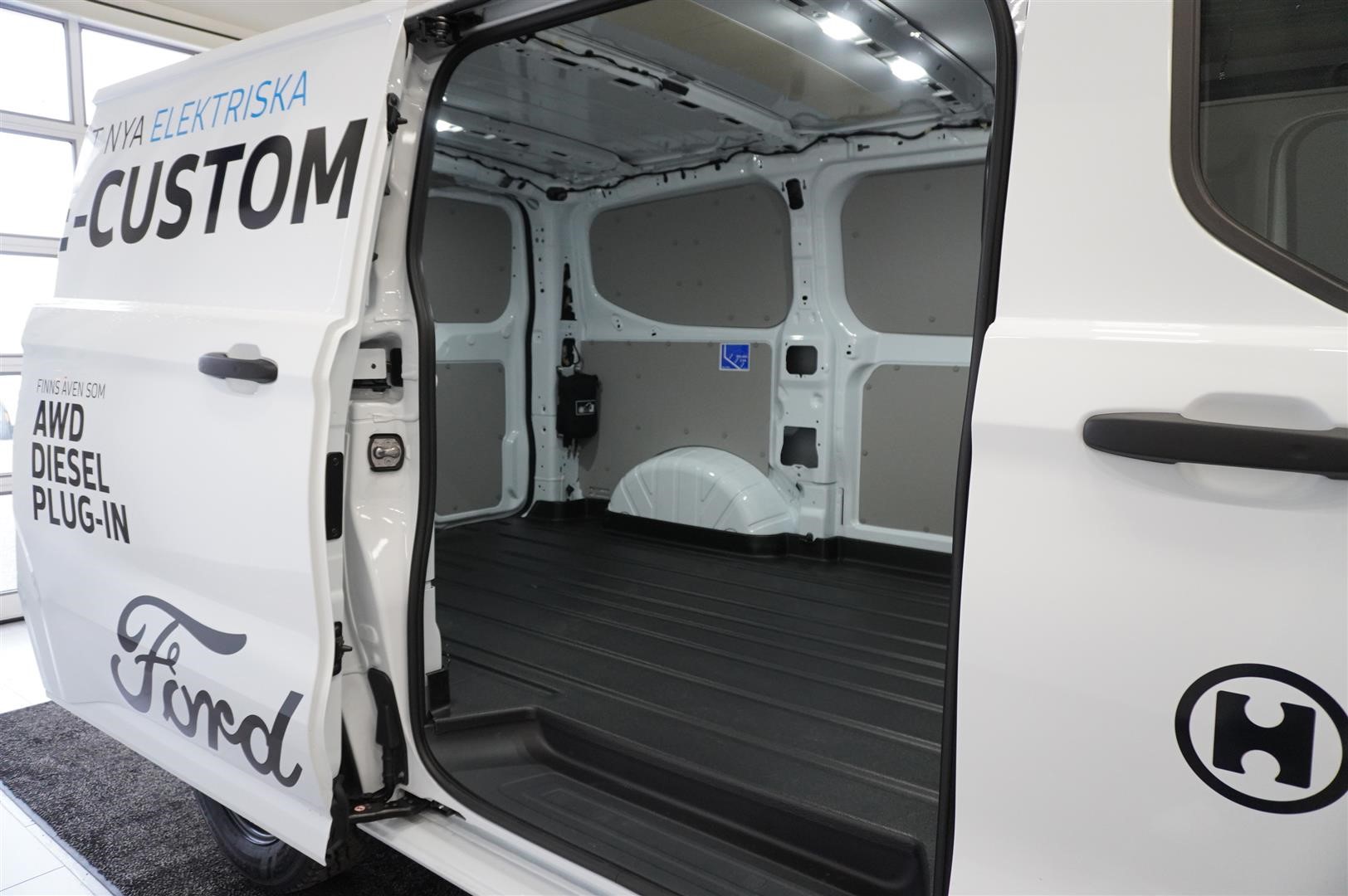 E-Custom Skåp Trend 320s Swb Elmotor 100kW 136hk 1-Vxl Rwd El_11