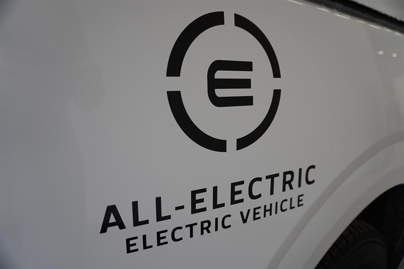 E-Custom Skåp Trend 320s Swb Elmotor 100kW 136hk 1-Vxl Rwd El_14