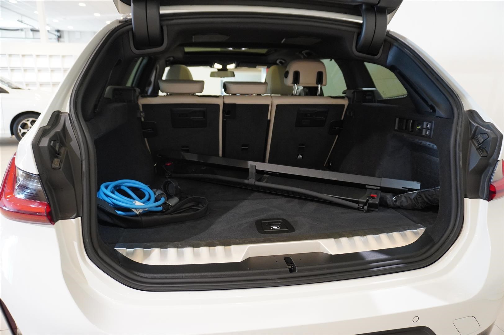 Touring M-Sport Dragkrok Navigation Panorama Komfortpaket 2.99% Ränta_8