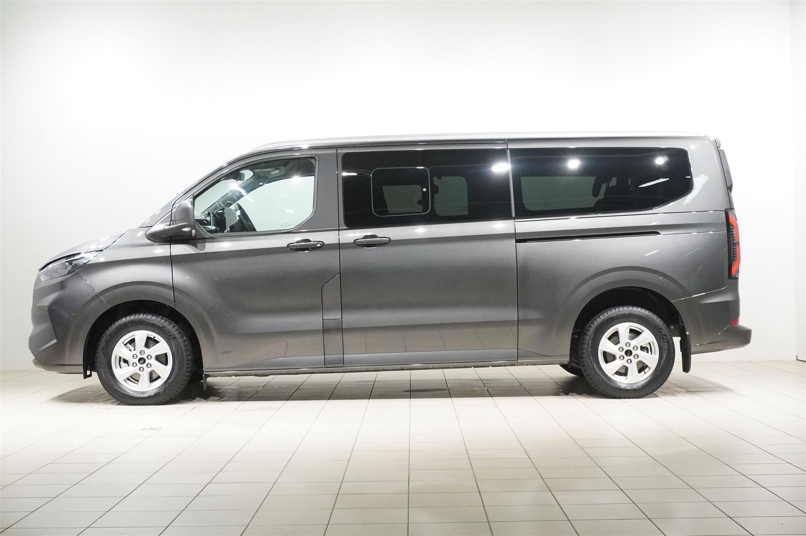 Titanium X 320l LWB 2.0l Ecoblue 170hk 8AT AWD Diesel_1