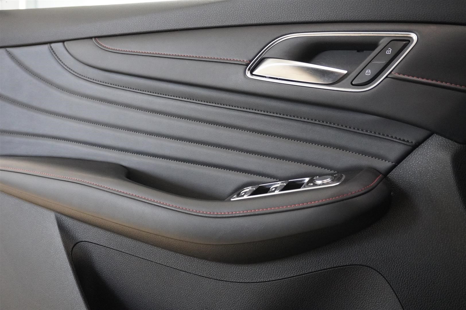 PHEV Luxury Pebble Black_14