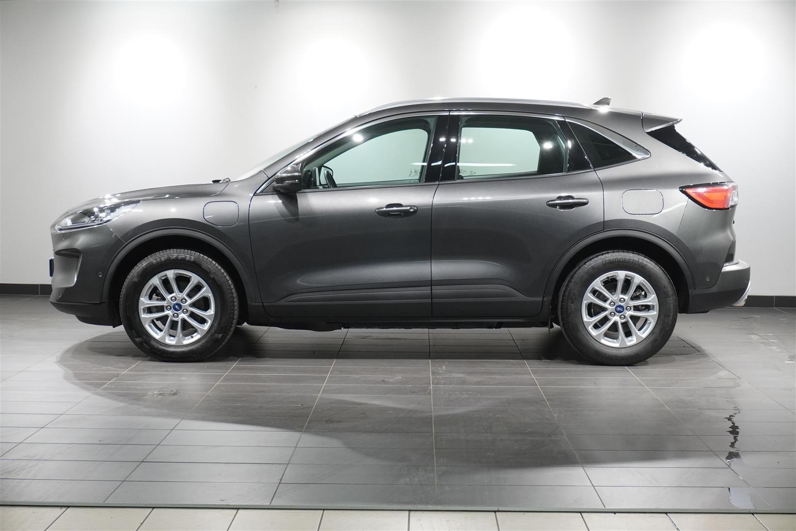 Plug-In Hybrid Titanium CVT_1