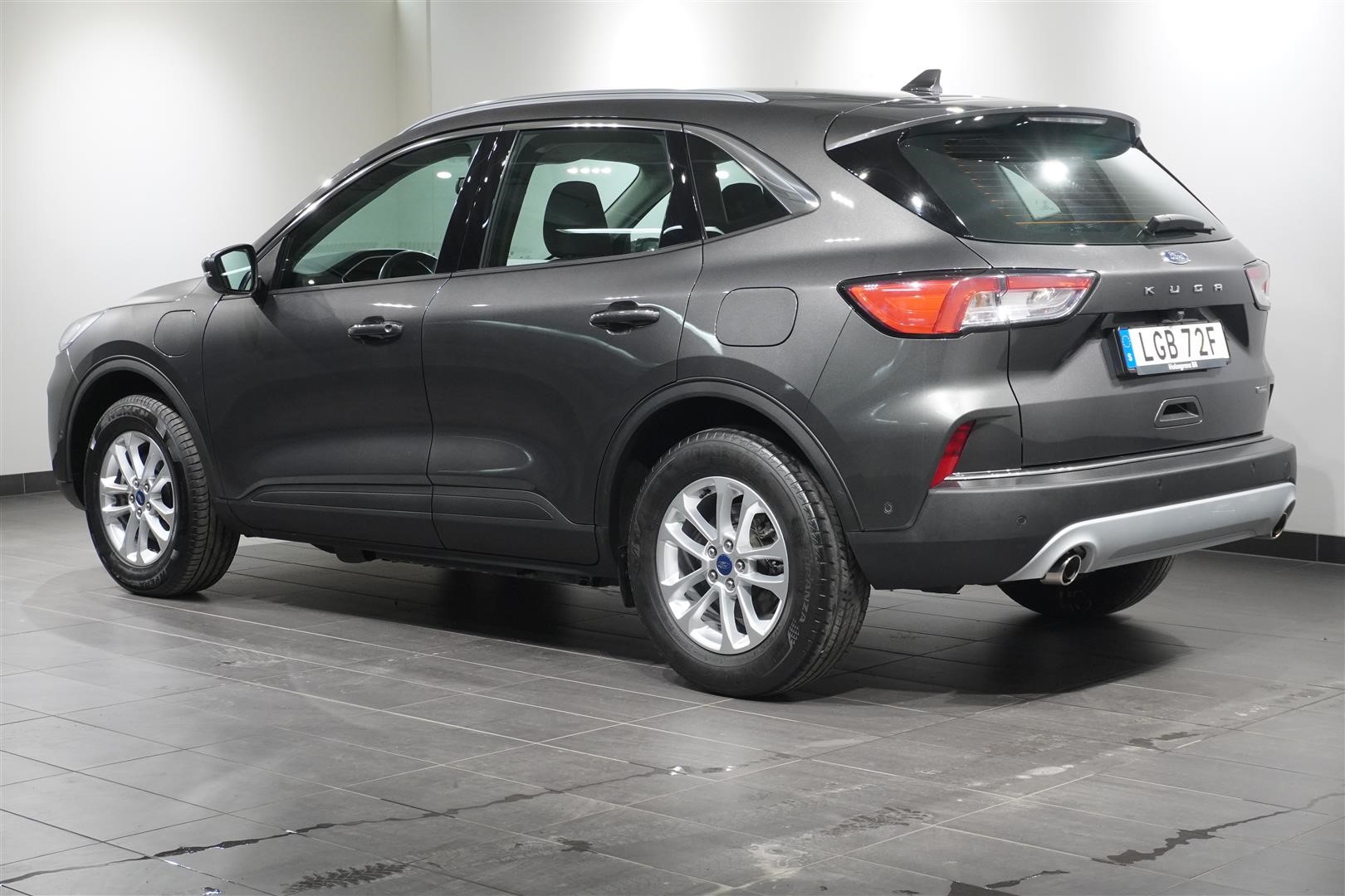 Plug-In Hybrid Titanium CVT_2