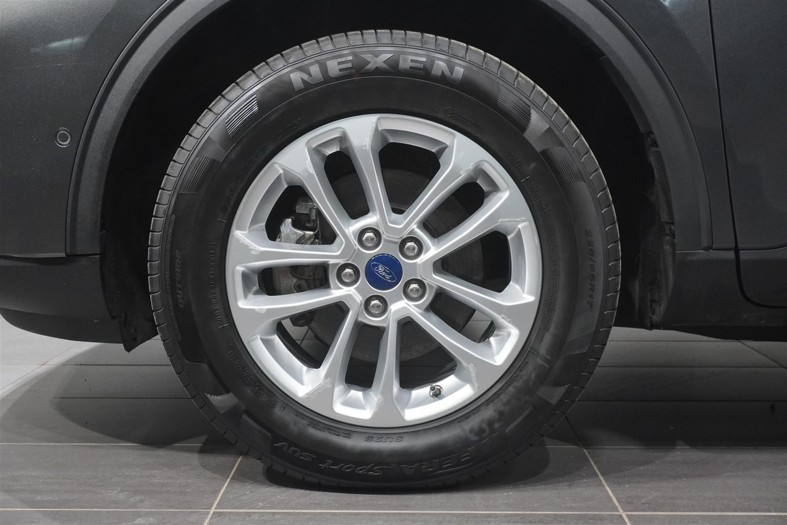 Plug-In Hybrid Titanium CVT_6