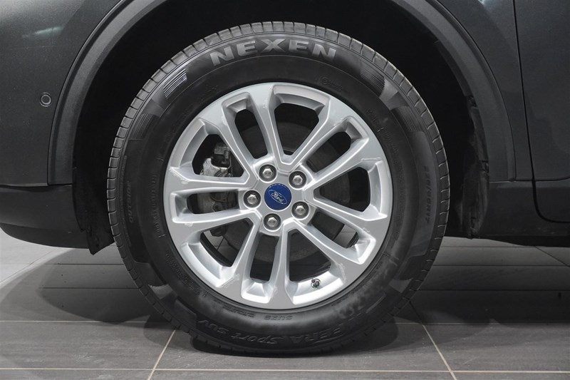 Plug-In Hybrid Titanium CVT_6
