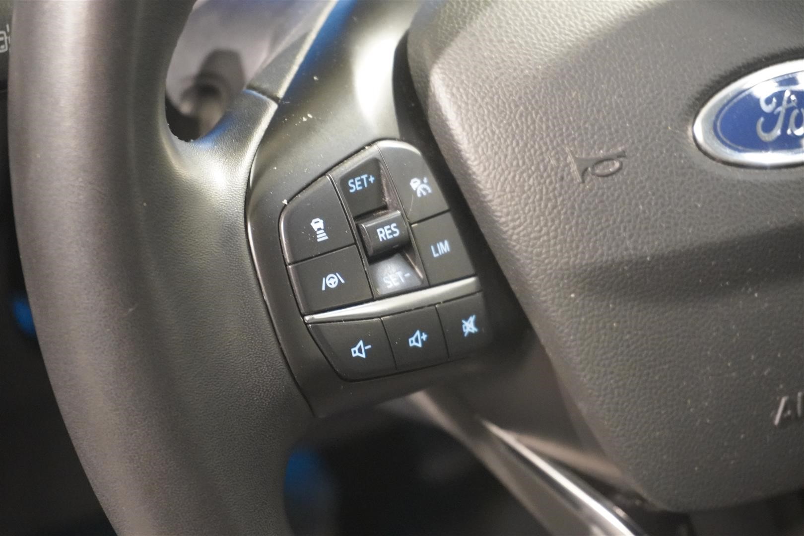 Plug-In Hybrid Titanium CVT_7