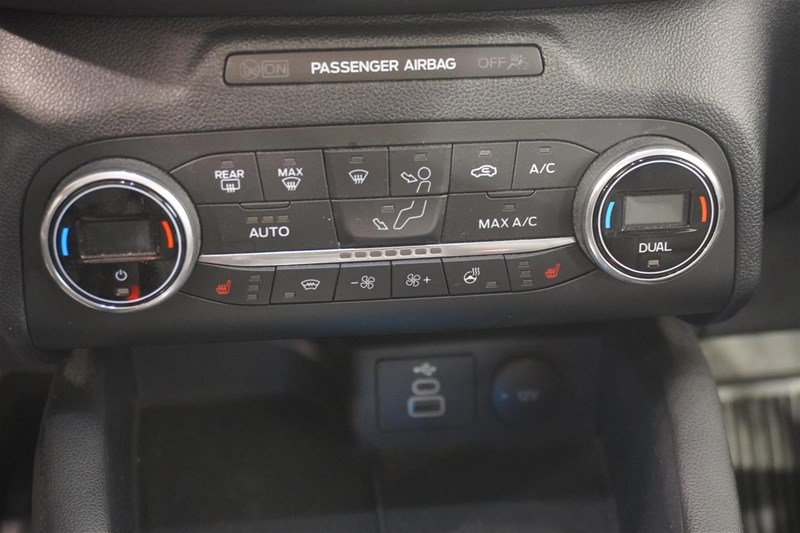 Plug-In Hybrid Titanium CVT_8