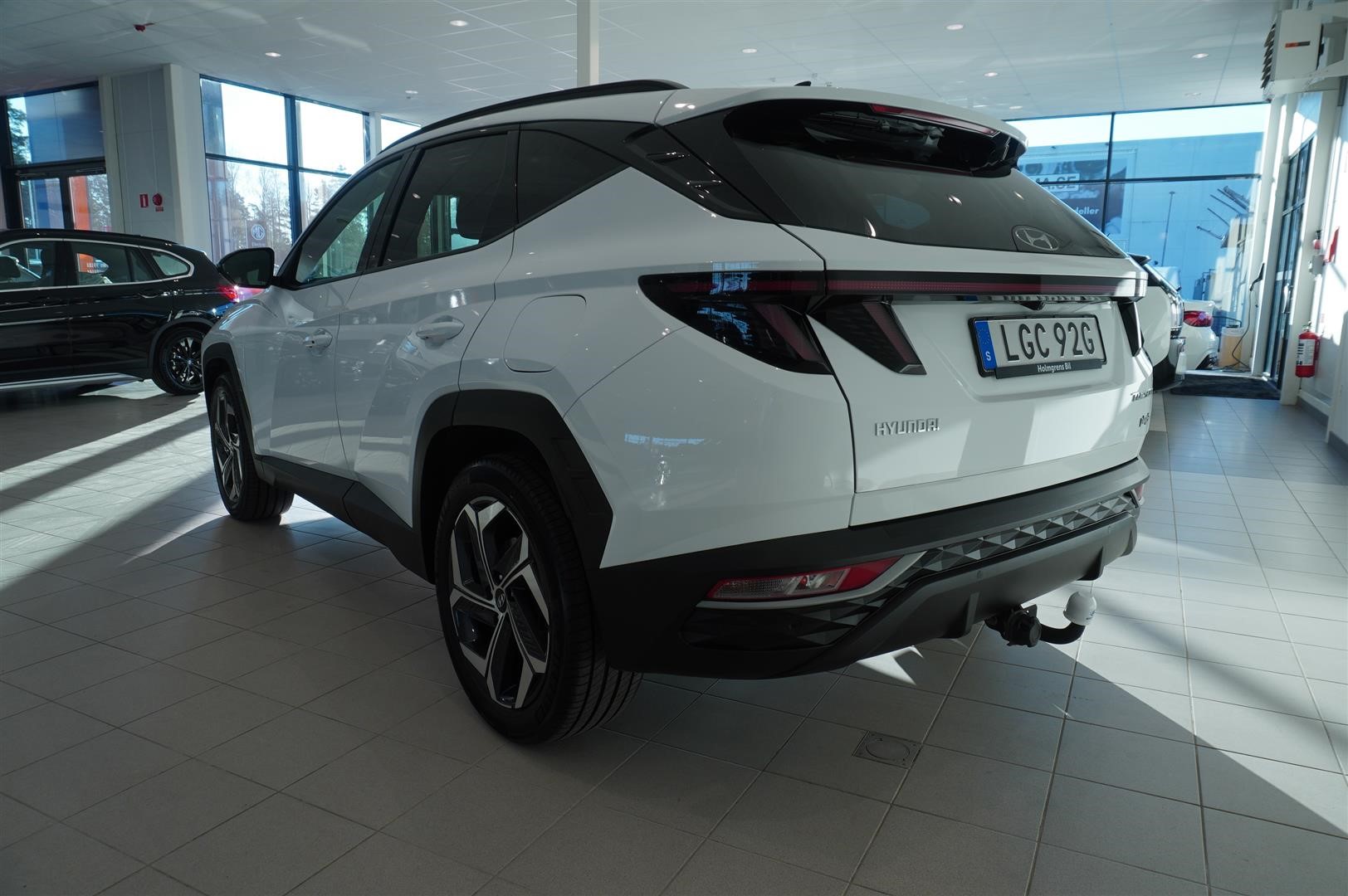 PHEV AWD Essential Drag_3