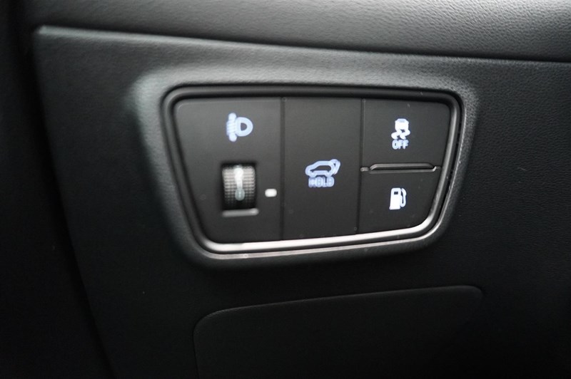 PHEV AWD Essential Drag_11
