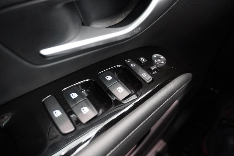 PHEV AWD Essential Drag_12