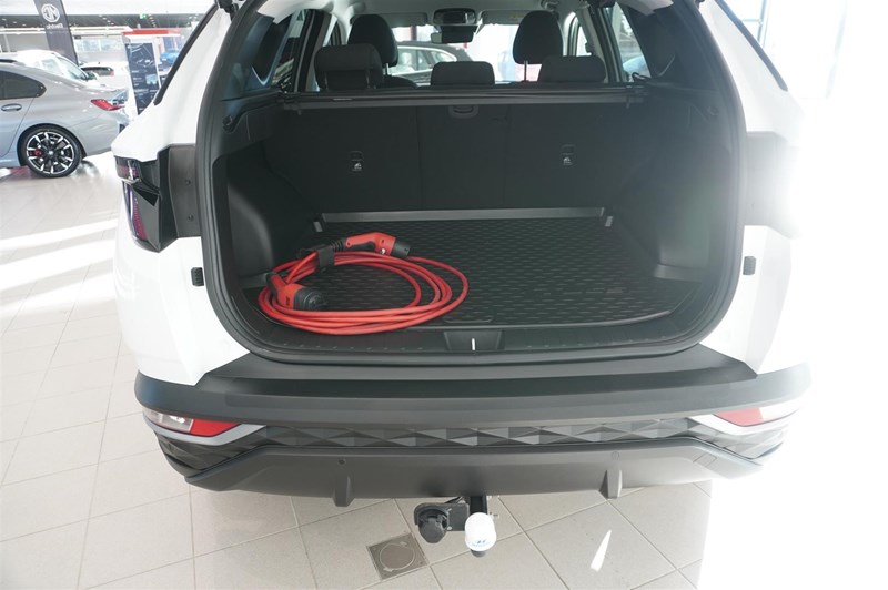 PHEV AWD Essential Drag_14