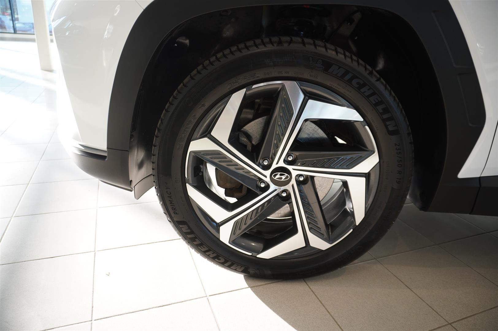 PHEV AWD Essential Drag_15