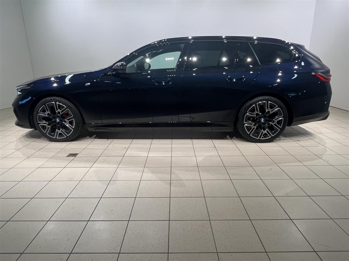 Touring M Sport Pro Innovation Panorama Drag_1