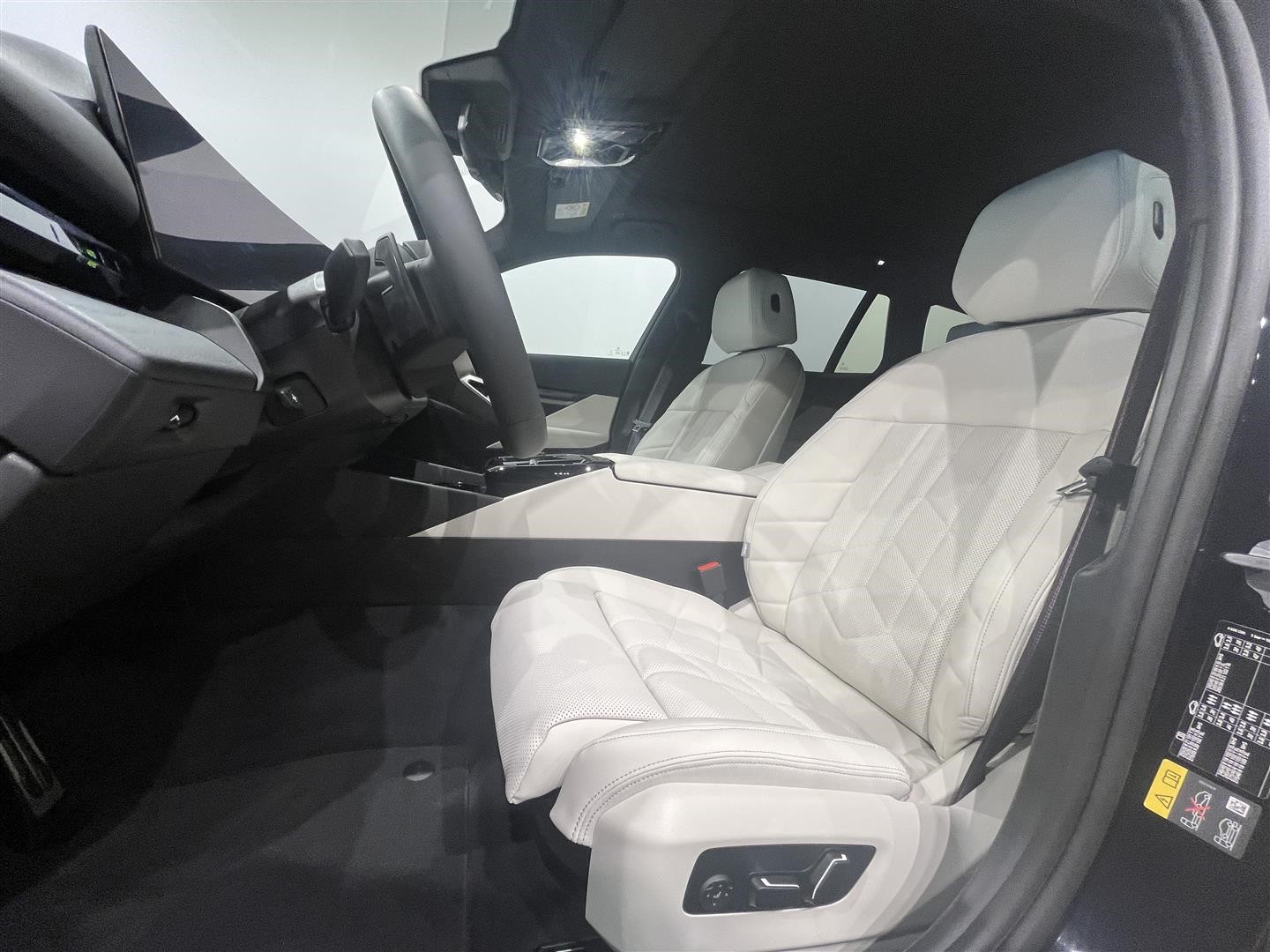 Touring M Sport Pro Innovation Panorama Drag_4