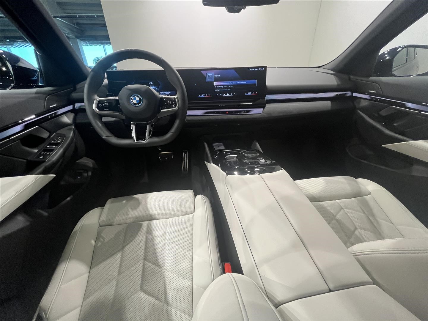 Touring M Sport Pro Innovation Panorama Drag_5