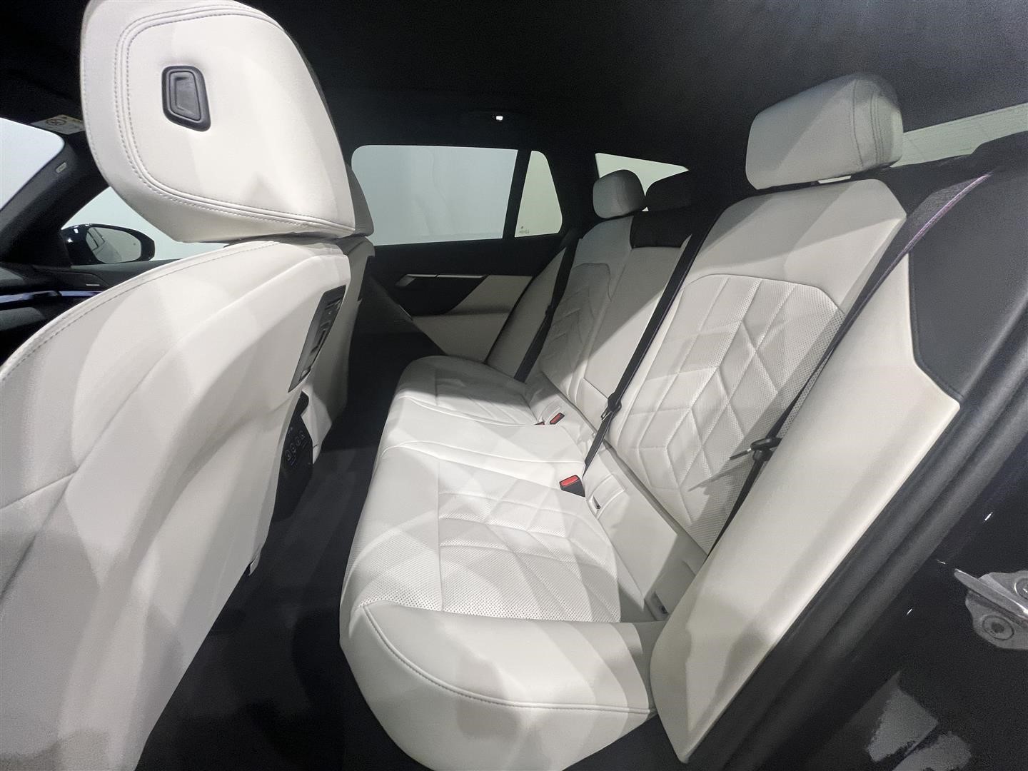 Touring M Sport Pro Innovation Panorama Drag_6