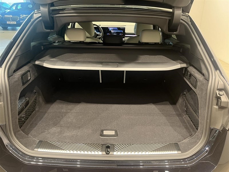 Touring M Sport Pro Innovation Panorama Drag_8