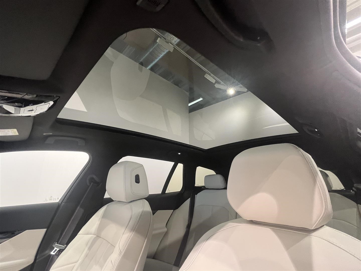 Touring M Sport Pro Innovation Panorama Drag_14