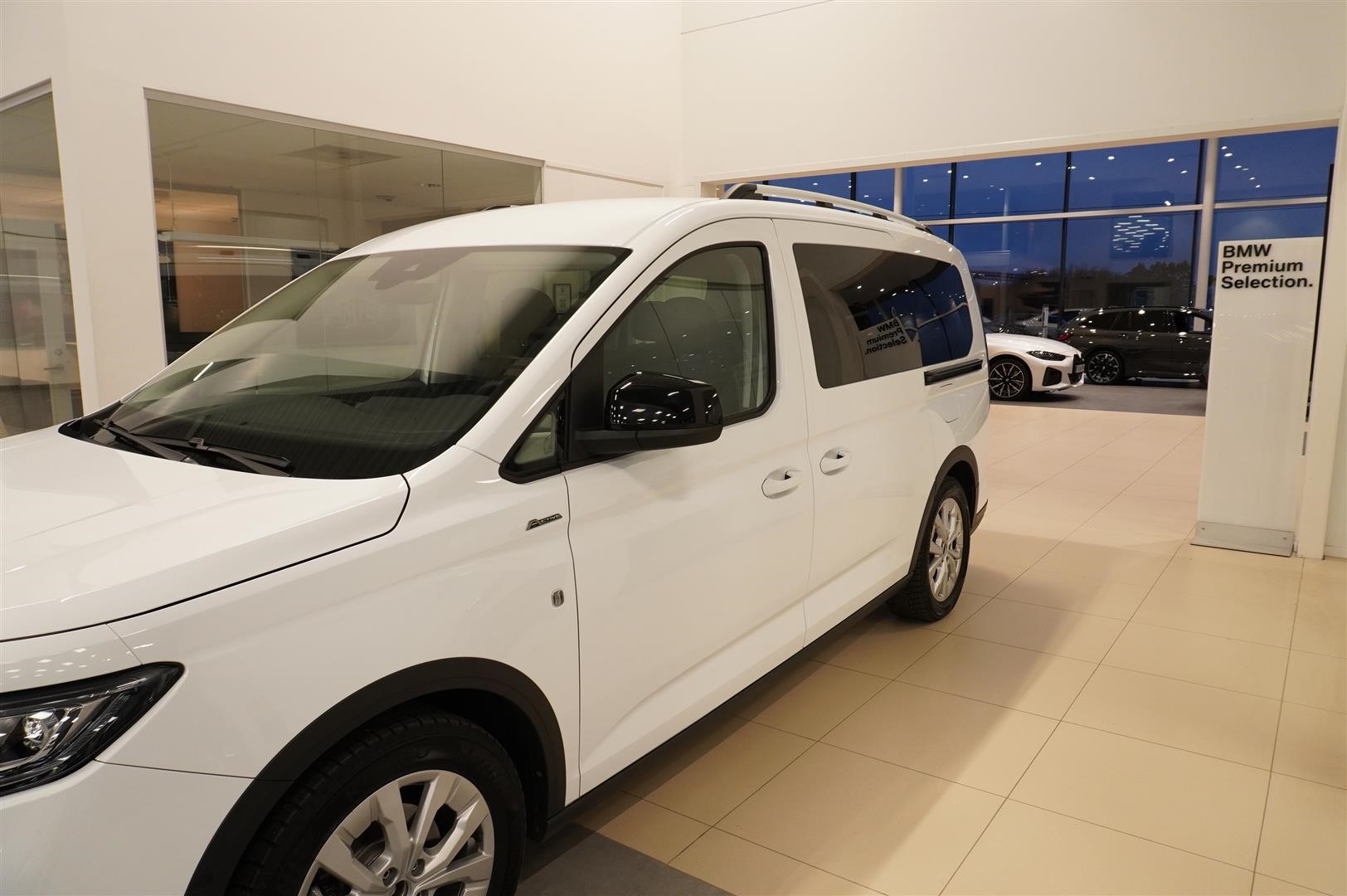Grand   Active 7-Sits L2 122 hk FWD Dragkrok_1