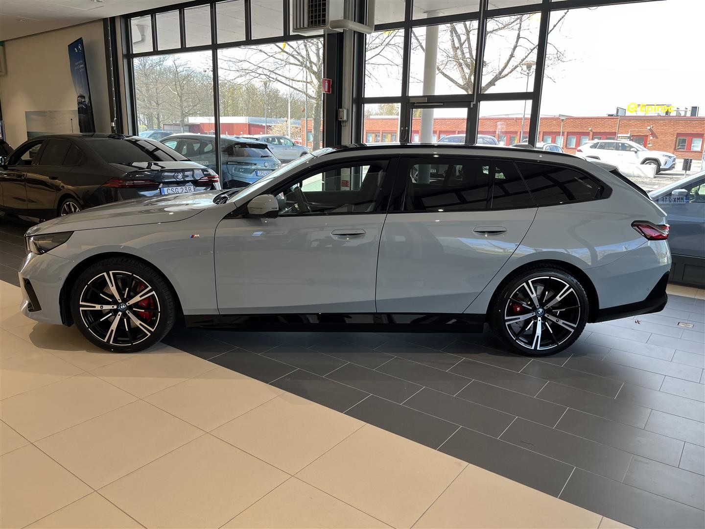 Touring M Sport Business Launch Edition_1