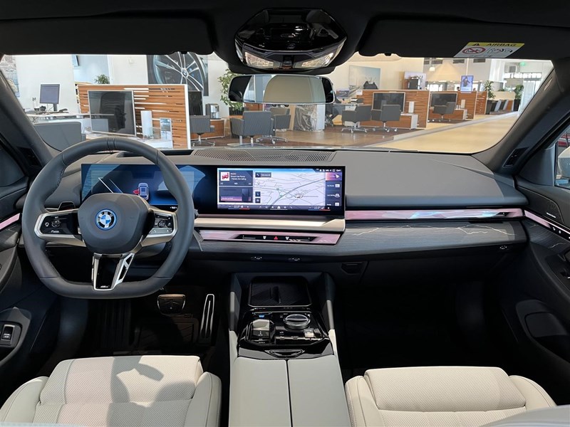 Touring M Sport Business Launch Edition_13