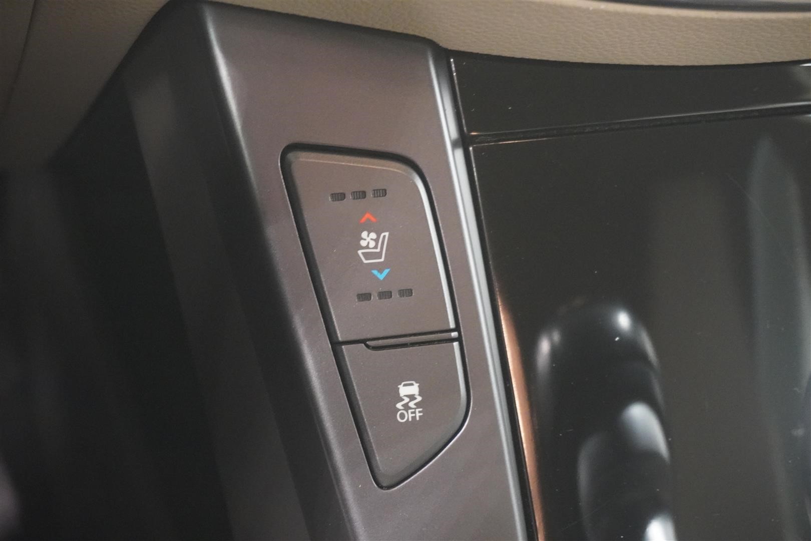 Sedan 1.7 CRDi ComfortPlus Läder Drag B-Kamera Apple CarPlay_12