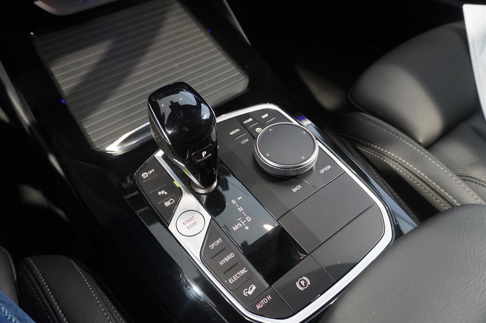 xDrive 30e_11