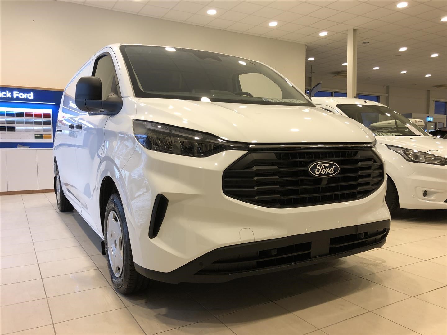 Skåp Trend 320l LWB 2.0l Ecoblue 170hk 8AT AWD Diesel Holmgrens Edition_4