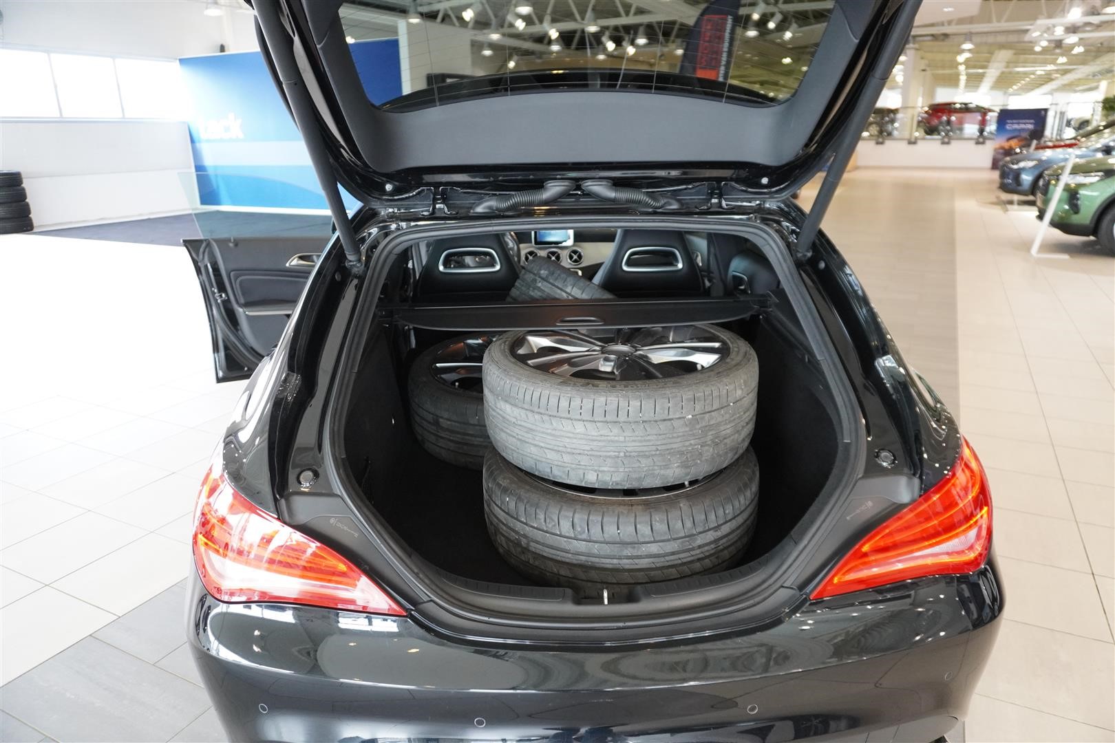 200 Shooting Brake 7g-DCT Inkl Vinterhjul_11