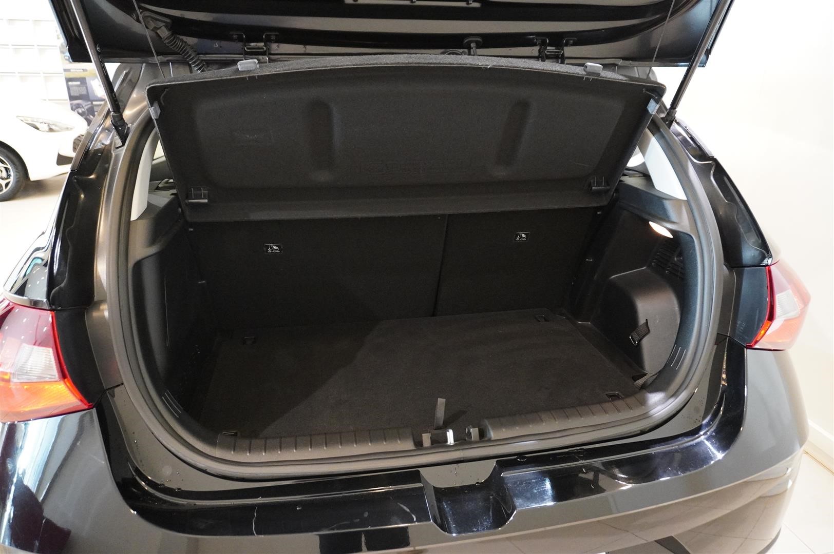 5 Doors 1.0 T-GDi 7DCT MHEV Essential_6