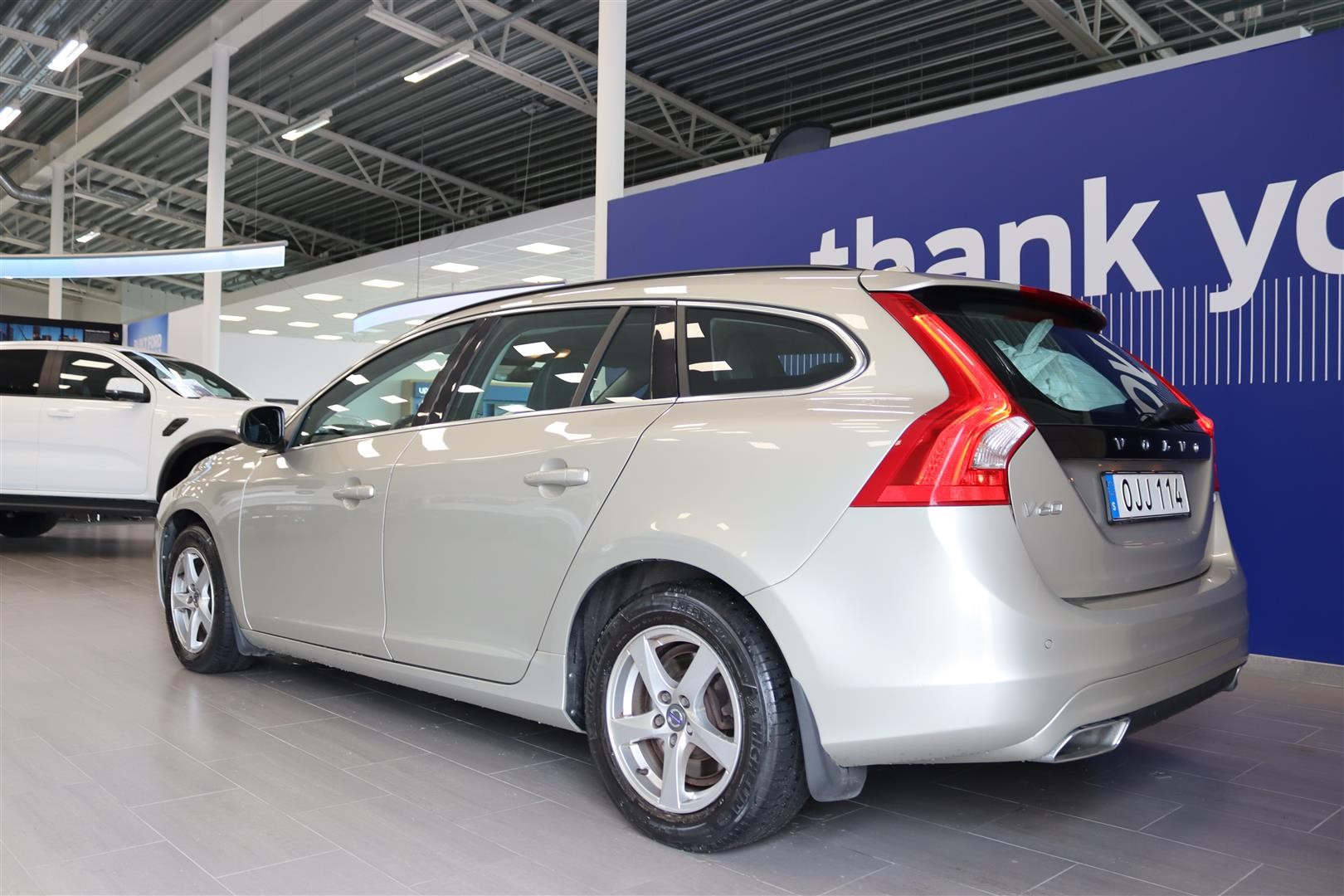 Volvo V60 D4 Momentum Automat Fullservad_3