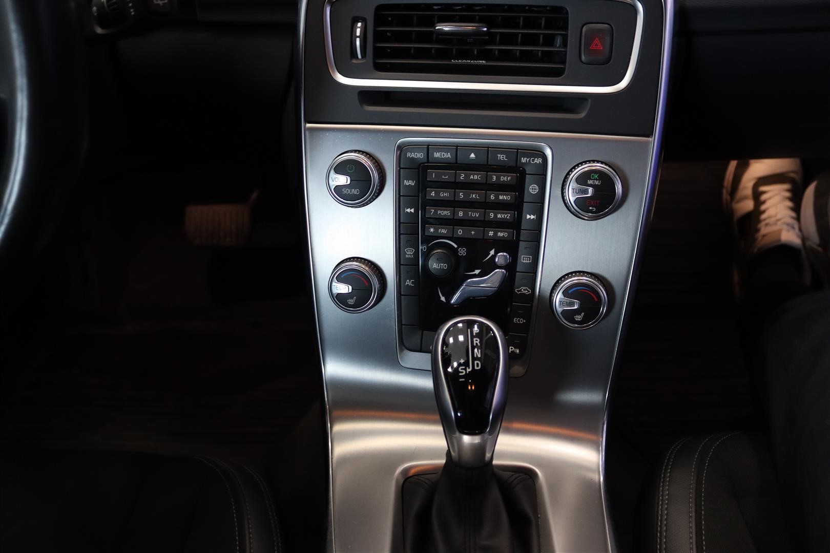 Volvo V60 D4 Momentum Automat Fullservad_9