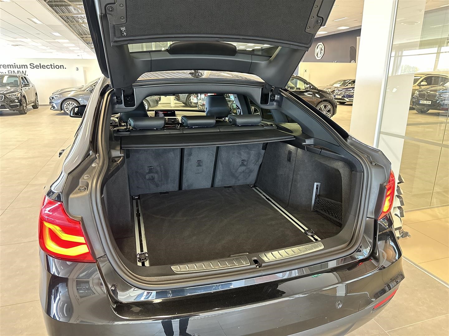 BMW 320d xDrive GT Aut M-Sport Navi HiFi Läder_6