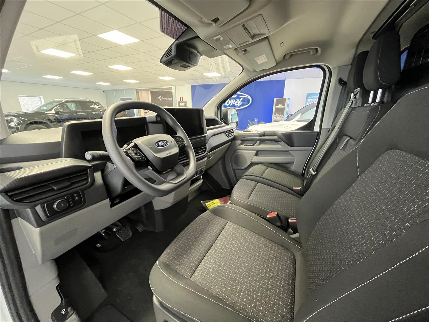 Skåp Trend 320l LWB 2.0l Ecoblue 170hk 8AT AWD Diesel_1