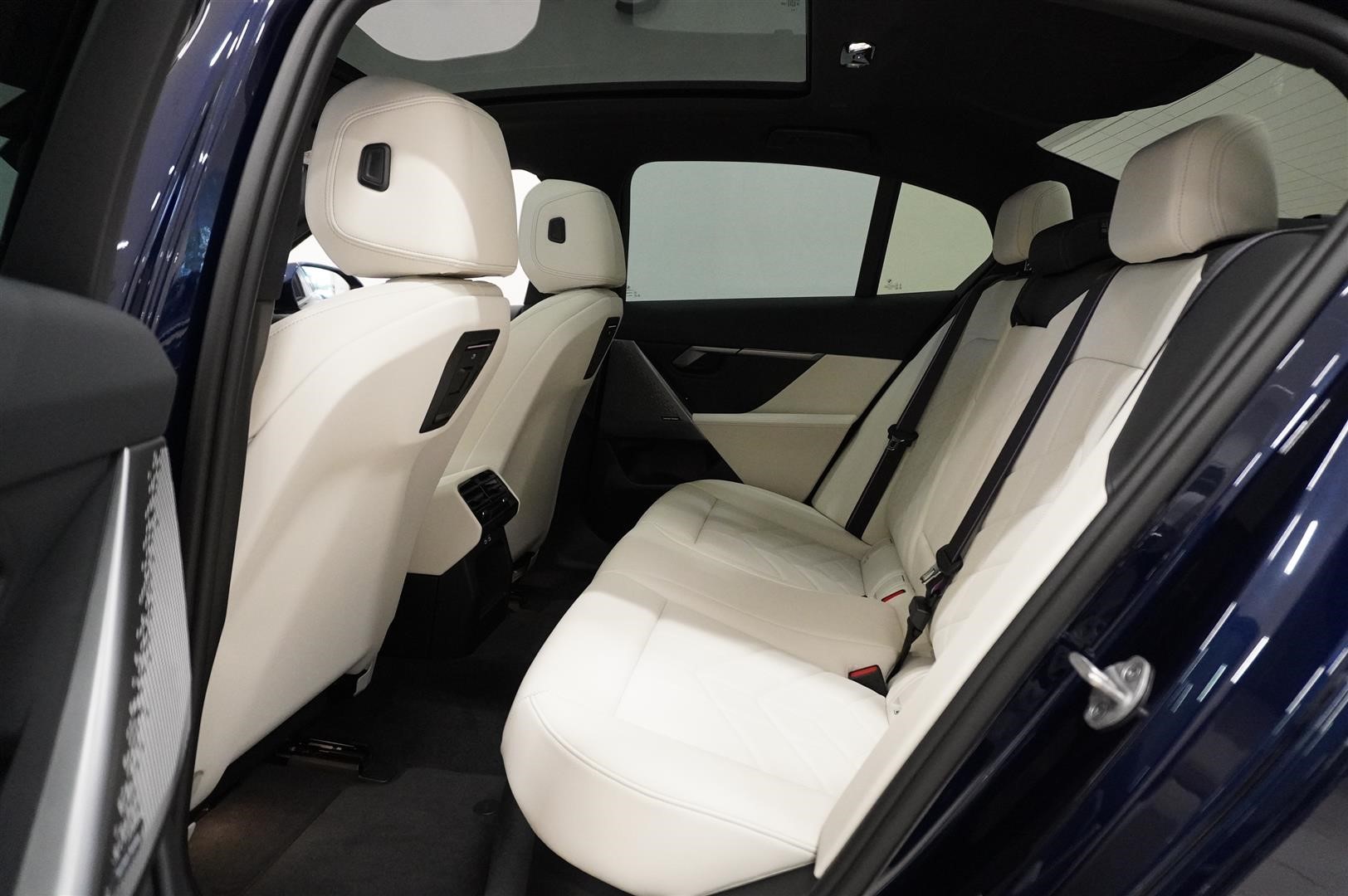 M Sport Pro Innovation Travel Komfortstol Panorama Drag_11