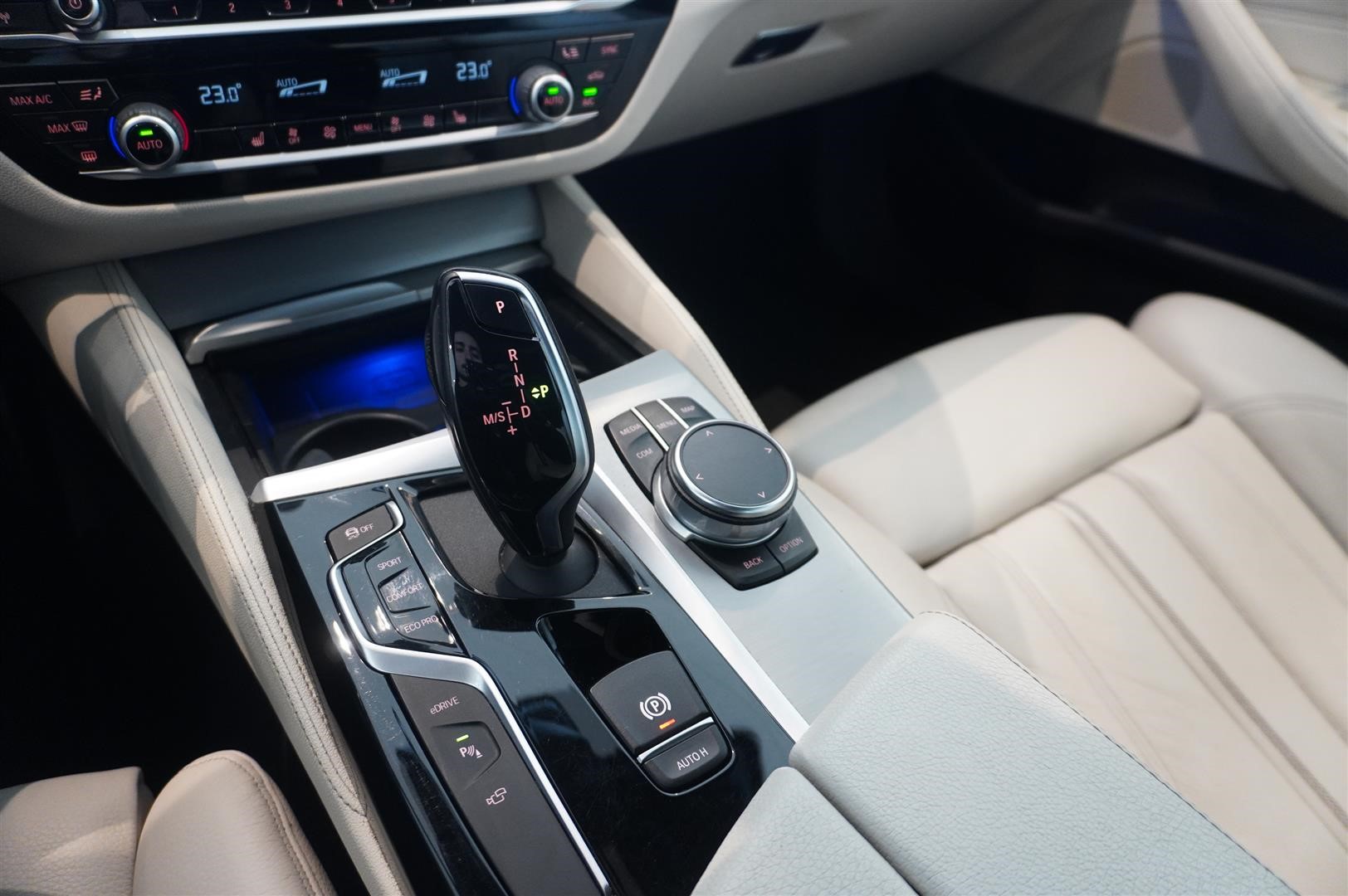Sedan M-Sport Innovation Drag HUD Läder HiFi_9
