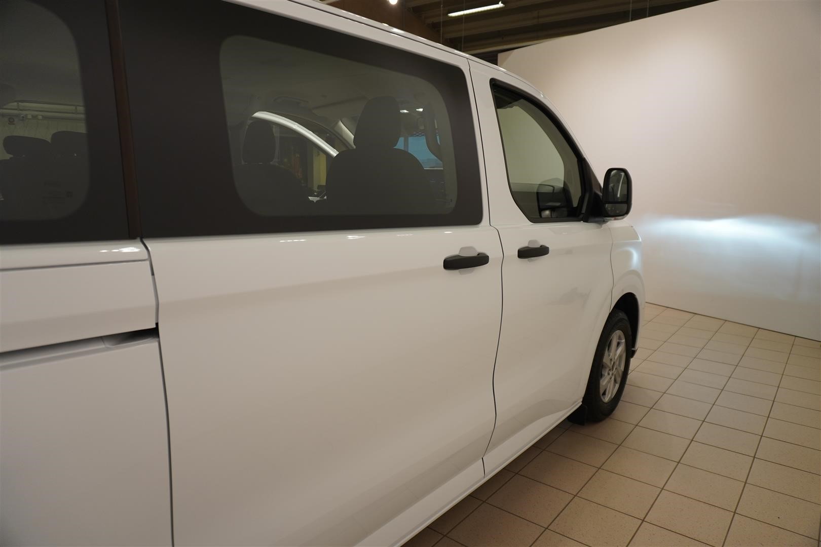 Kombi Minibuss Trend 320l LWB 2.0l 170hk 8AT FWD Diesel_10
