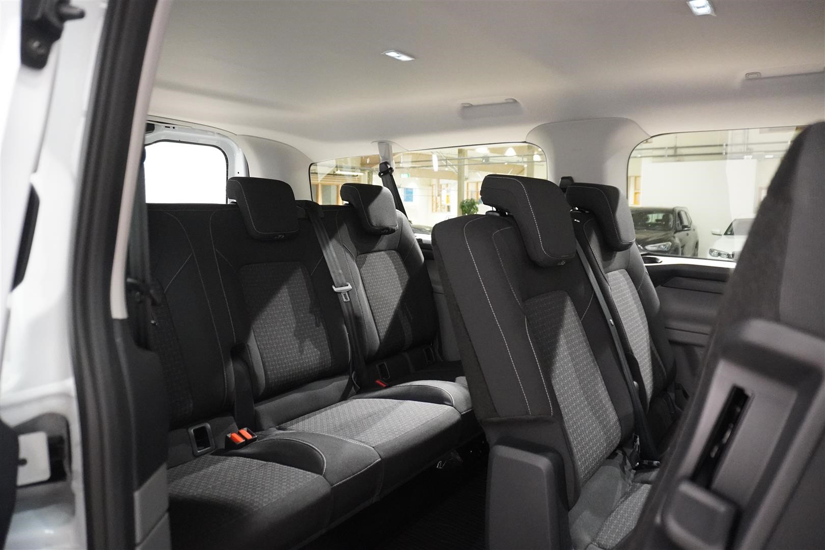 Kombi Minibuss Trend 320l LWB 2.0l 170hk 8AT FWD Diesel_12